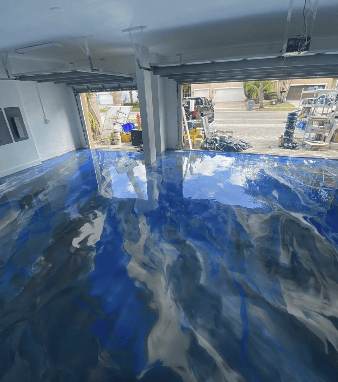 Red and blue epoxy floor in gym